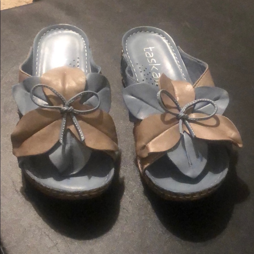 Blue and grey leather taskali shoes